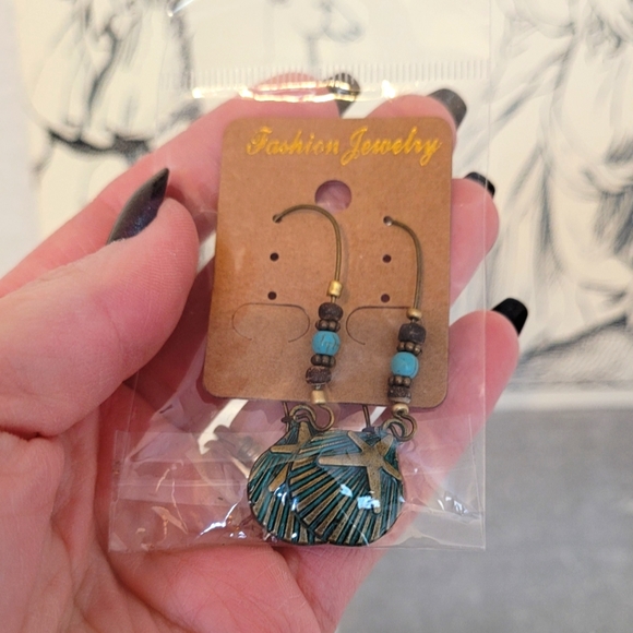 Starfish and Shell Earrings - Picture 1 of 3